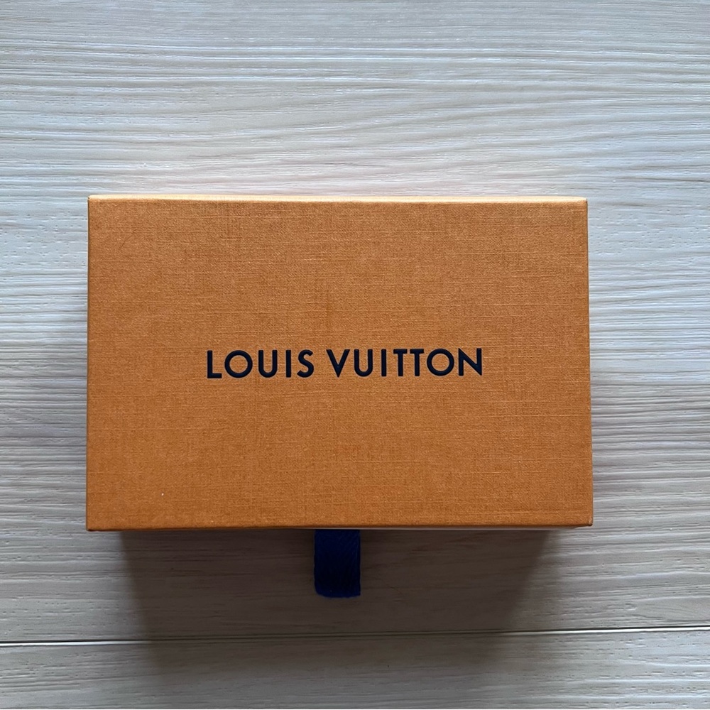 New in Box Louis Vuitton Key Pouch - Picture 2 of 9
